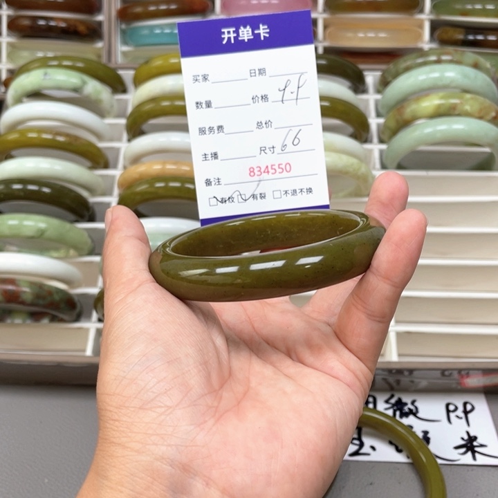 家***花未镶嵌蛇纹石玉手镯