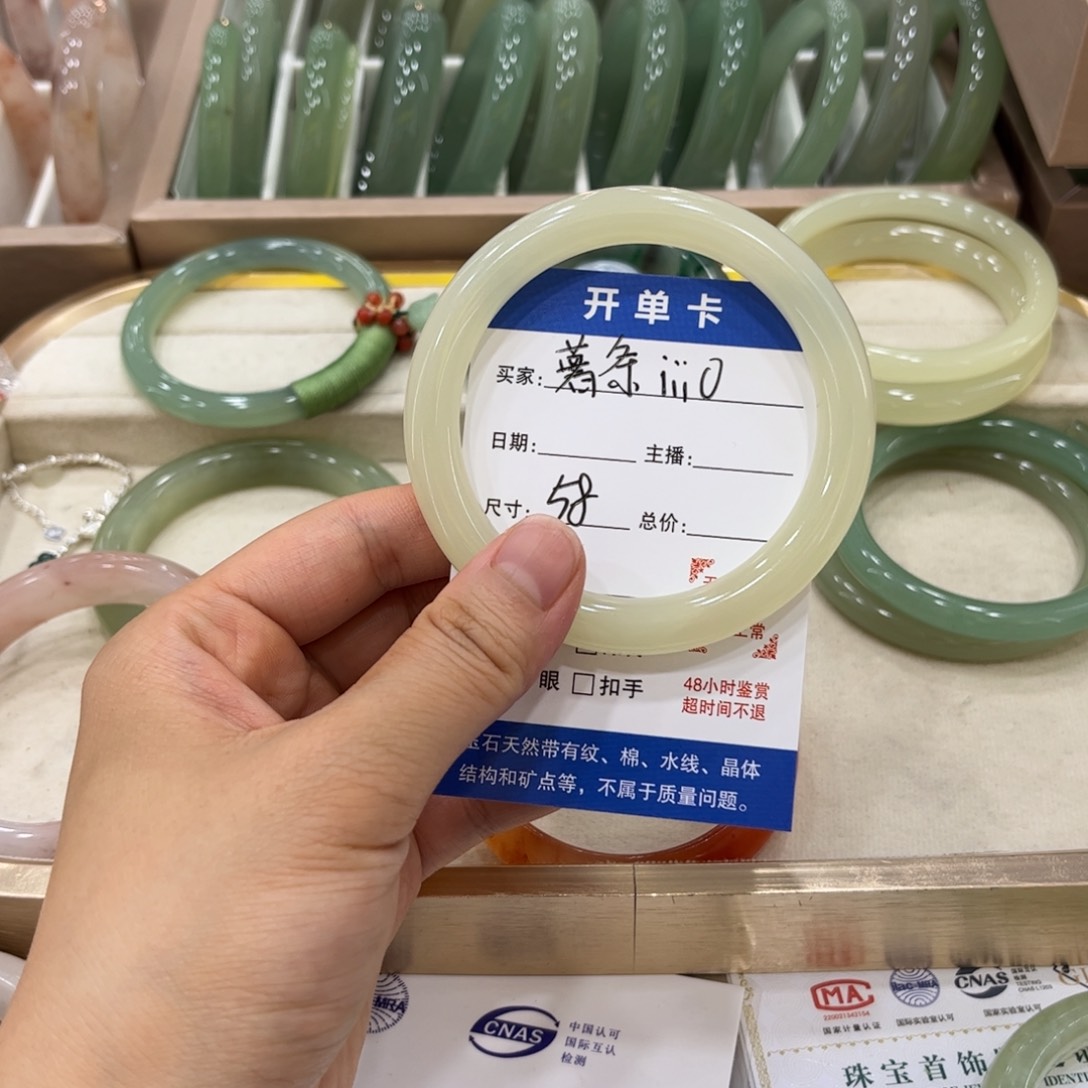 石英质玉手镯未镶嵌薯****o