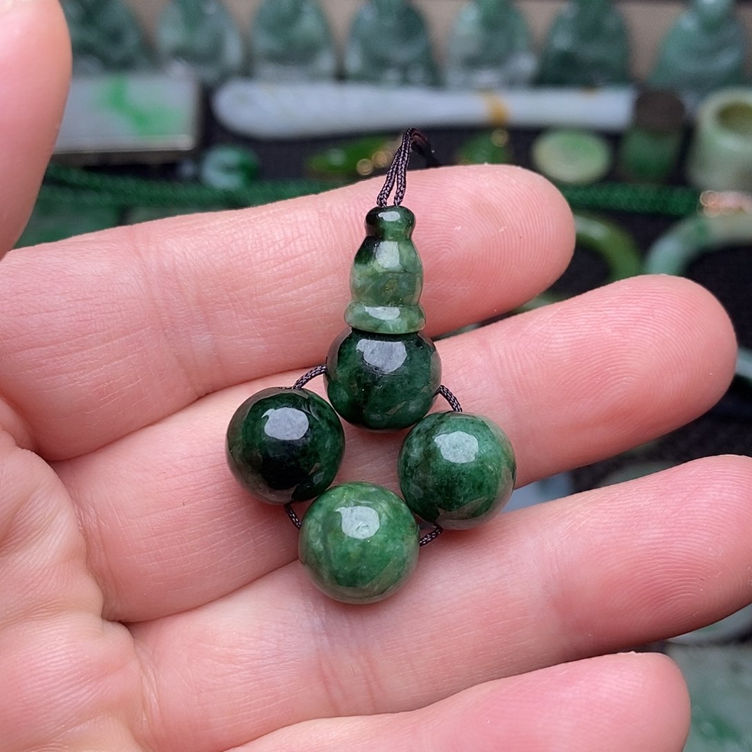 翡翠挂件未镶嵌缅甸天然翡翠佛珠