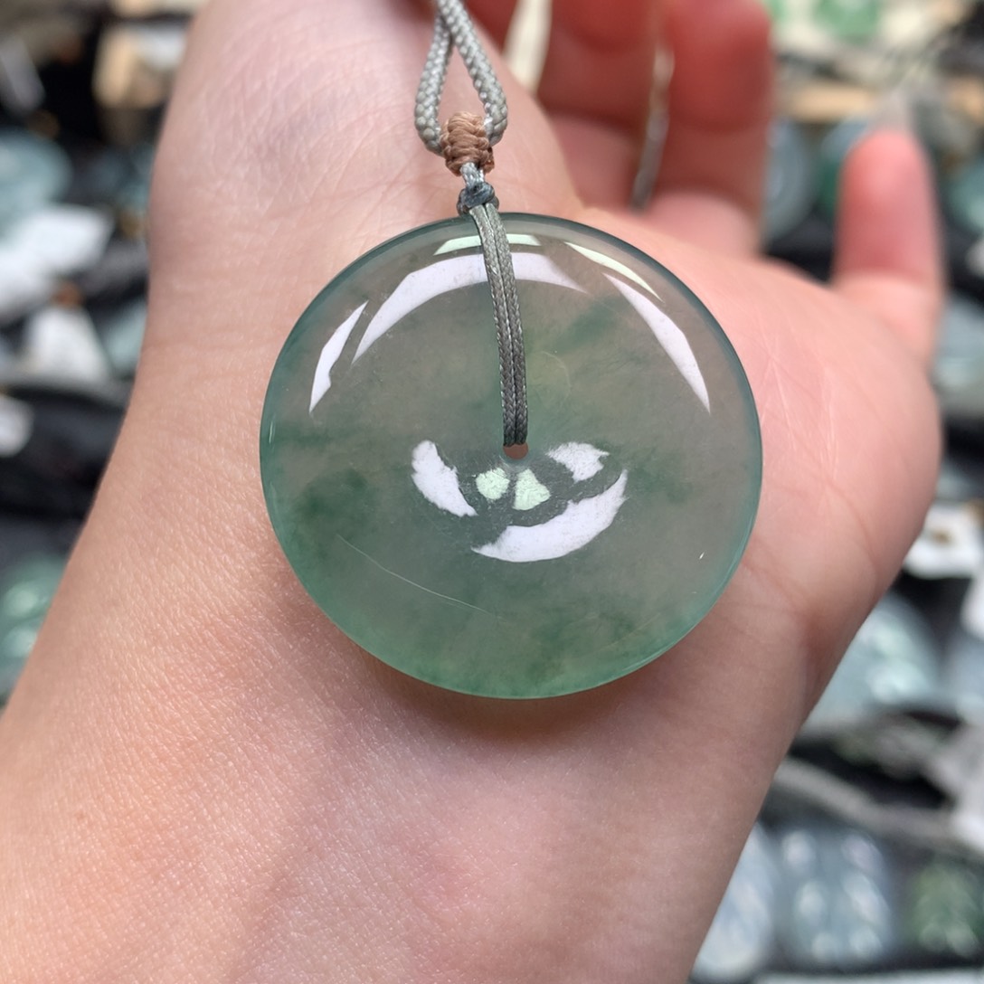 翡翠颈饰未镶嵌佛公