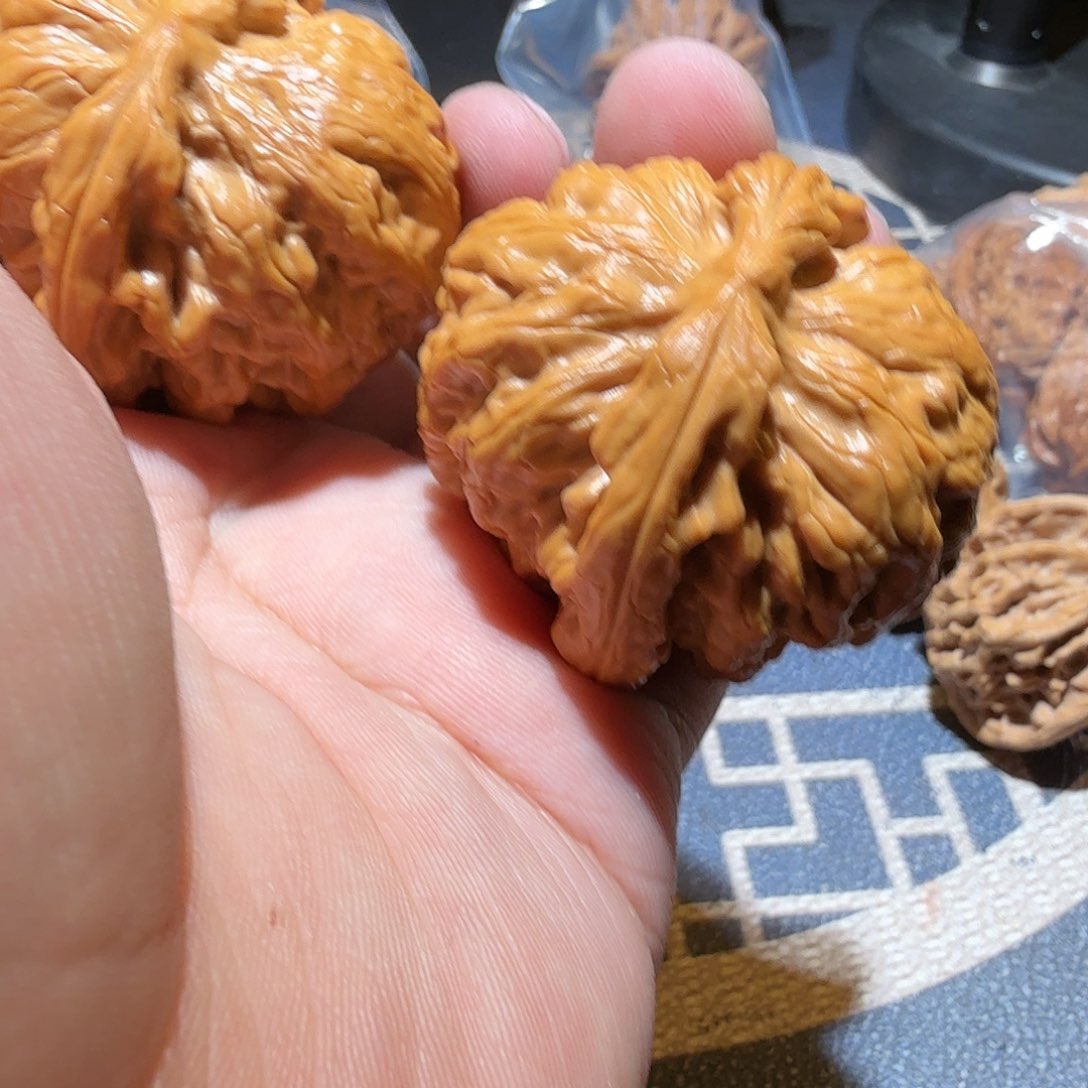 文玩核桃把件红锦鲤