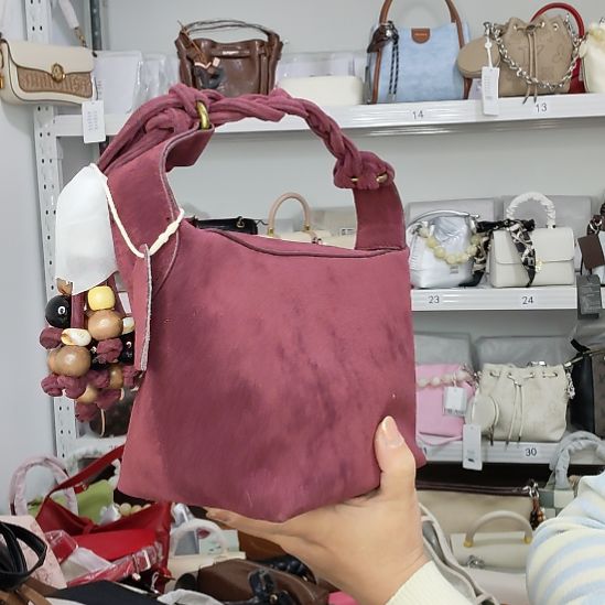 牛剖层皮革复古红