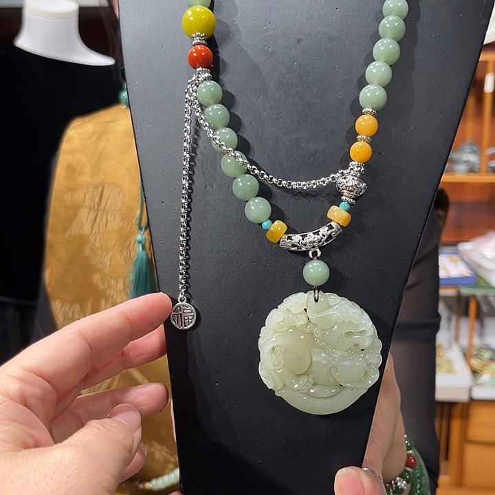 颈饰未镶嵌和田玉