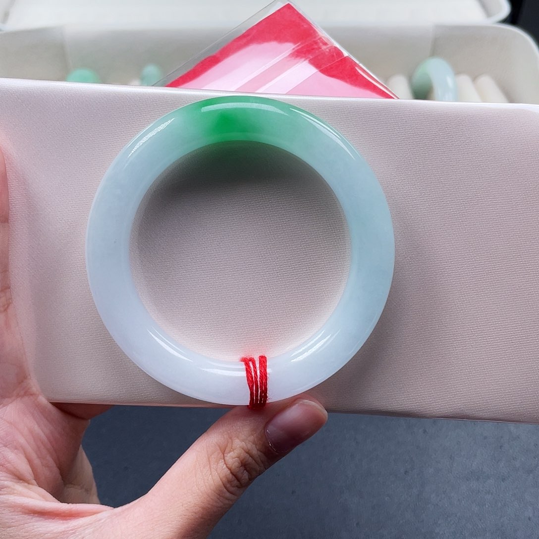 L***i抖音单号：1357838