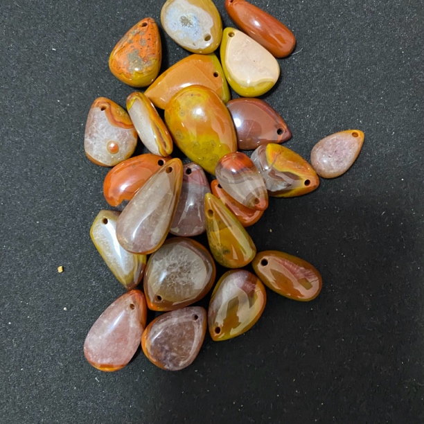 战国红吊坠带瑕疵水晶吊坠