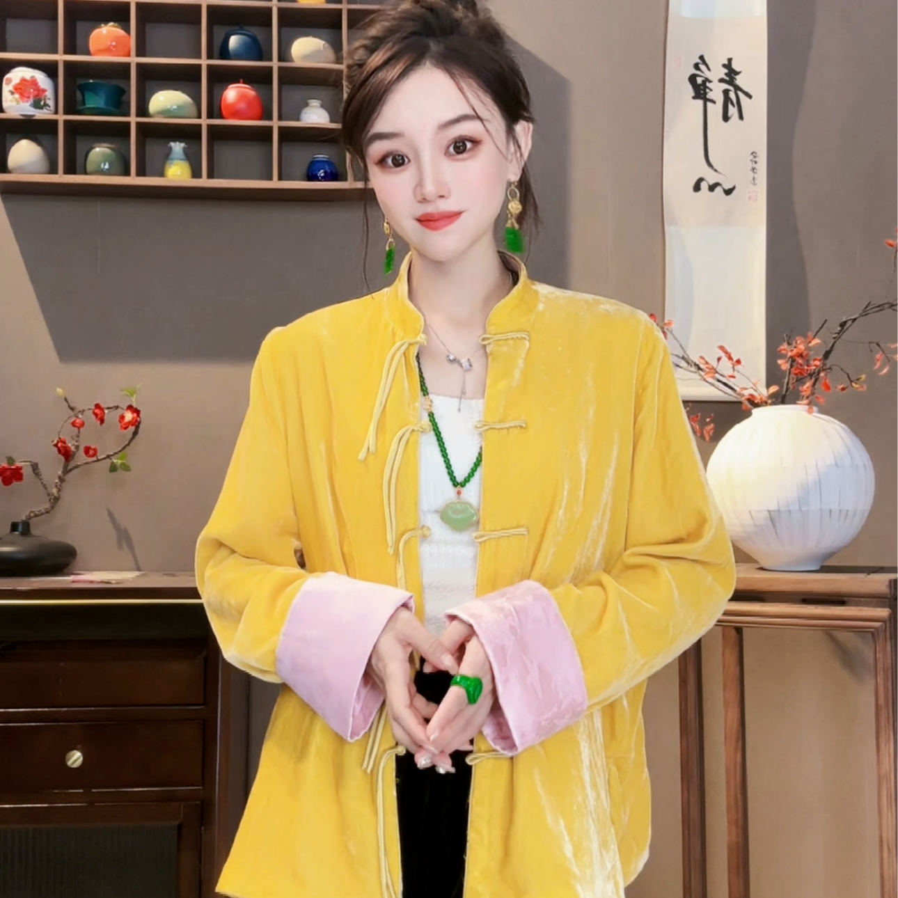 《深圳佐漫服饰》Y0116晨阳 新中式复古气质桑蚕丝丝绒盘扣国风外套