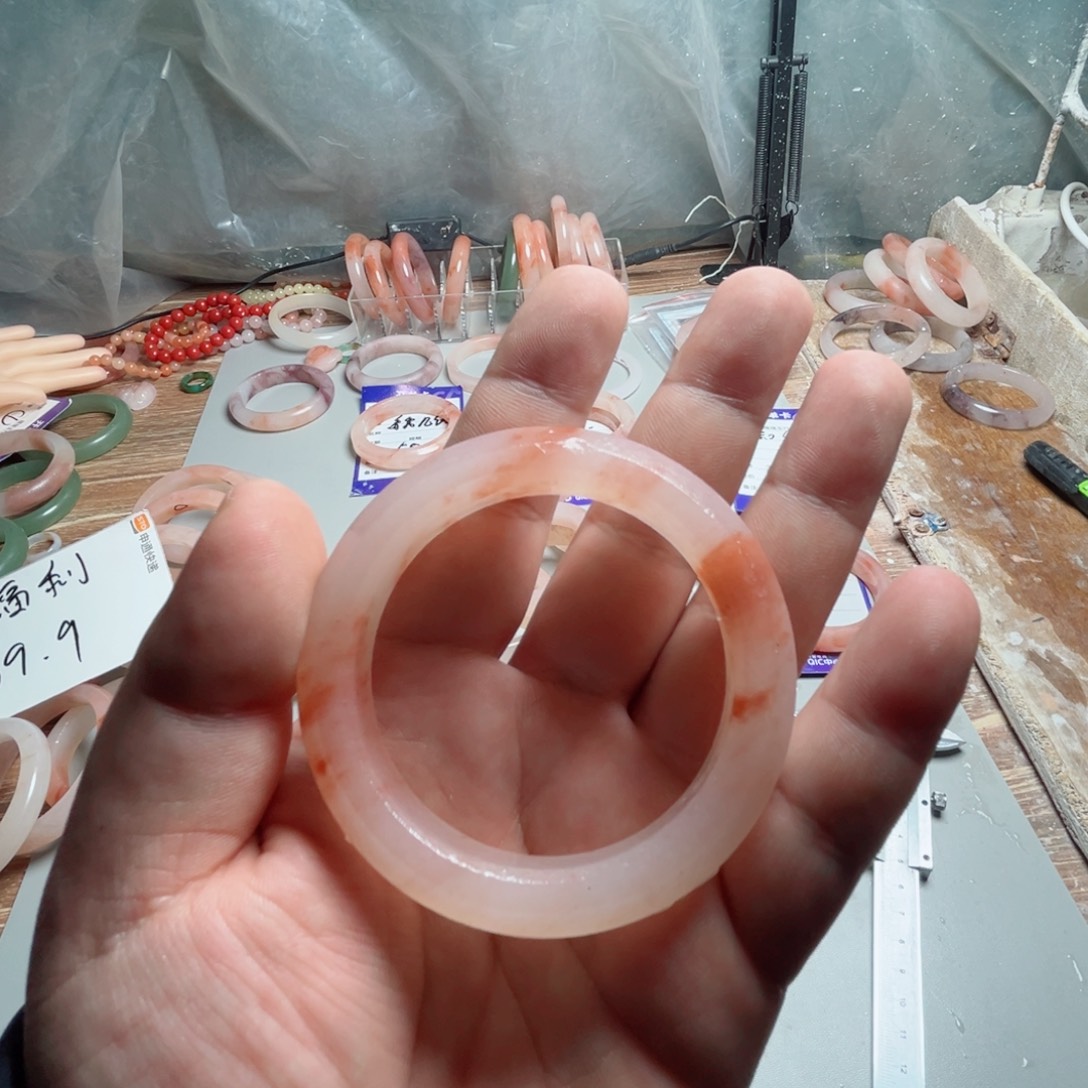 看***？石英质玉（金丝玉）未镶嵌手镯