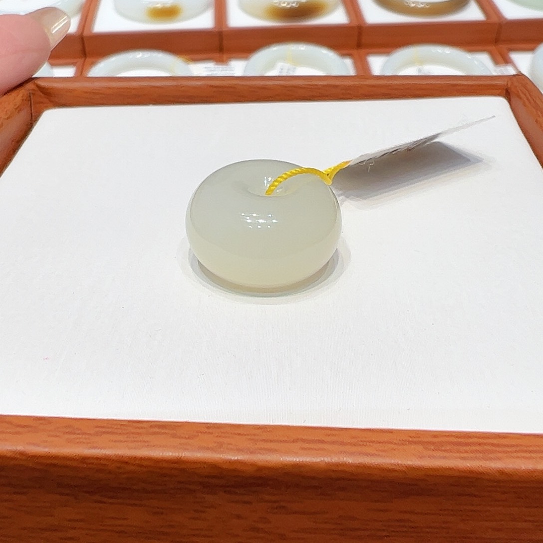 和田玉（糖玉）颈饰未镶嵌