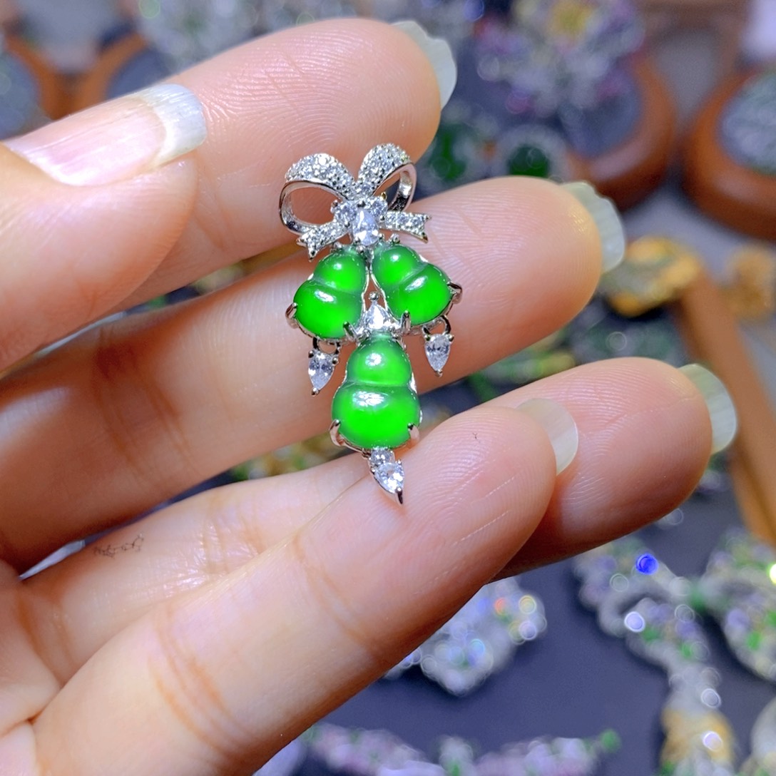 翡翠颈饰银S925镶嵌天然翡翠 