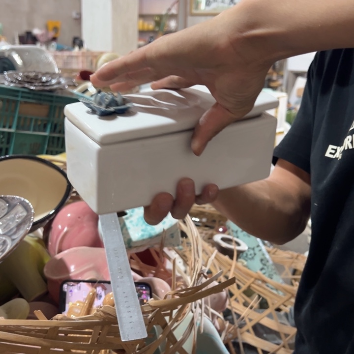 陶瓷花瓶摆件外贸出口（微瑕）盖子不平稳