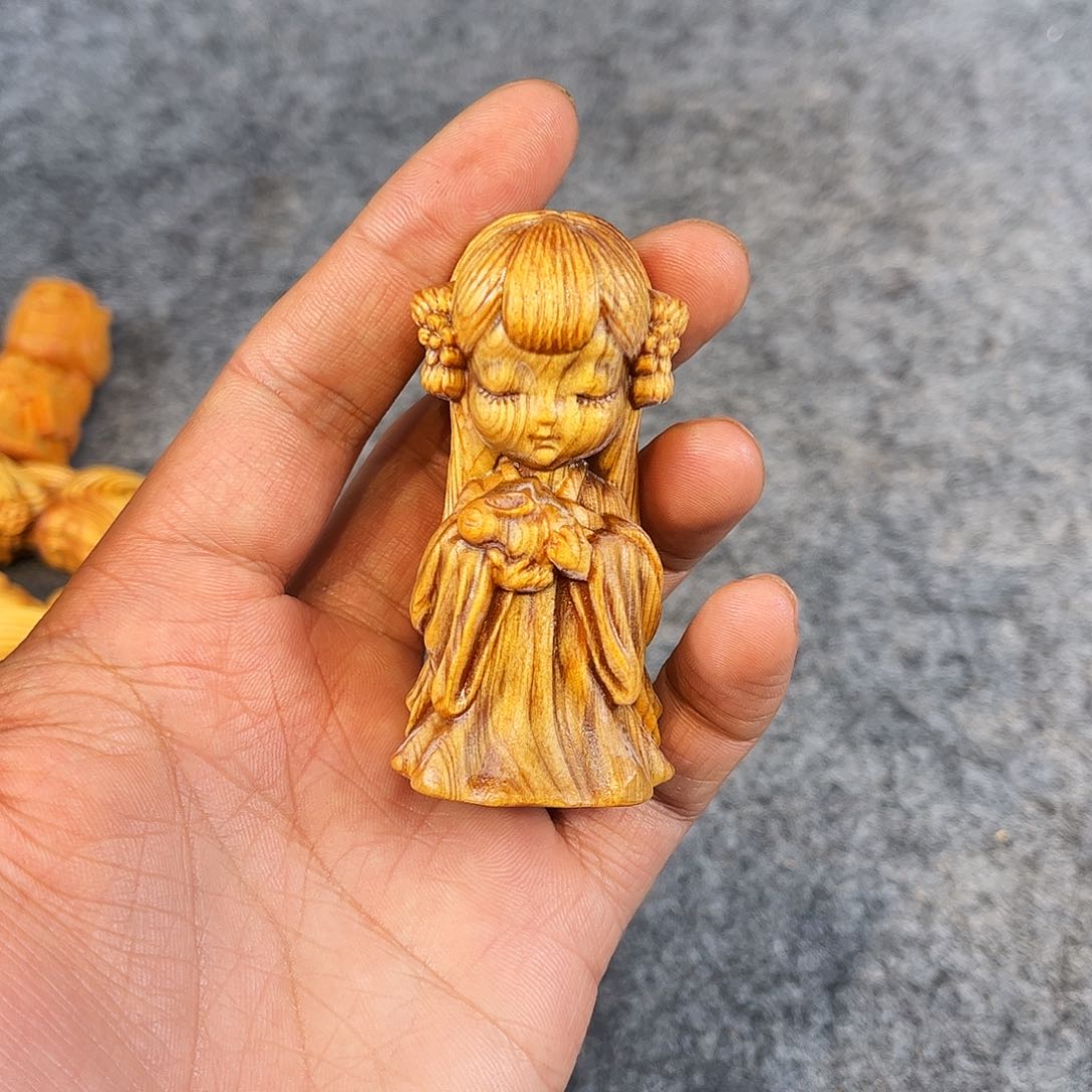 柏木（崖柏）透光精品美女把件