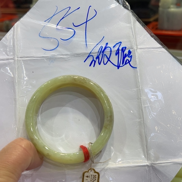 咖***尚和田玉未镶嵌手镯