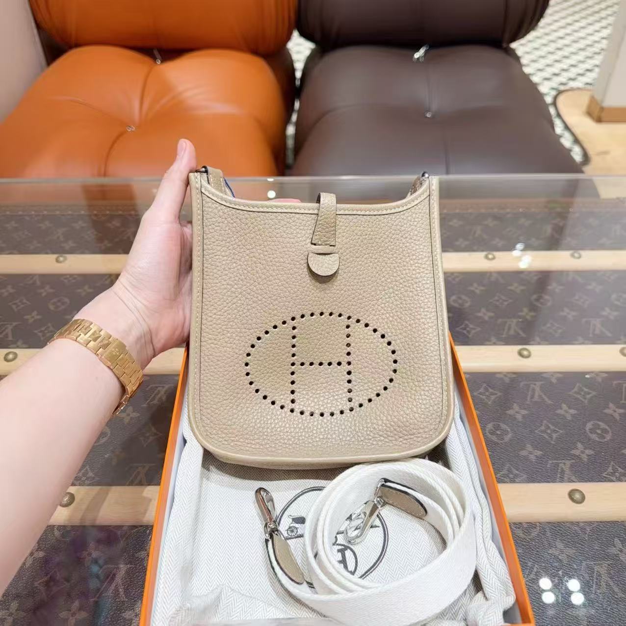 99新 Hermes/爱马仕 minievelyne S2风衣灰银扣 Tc皮 白色肩带
