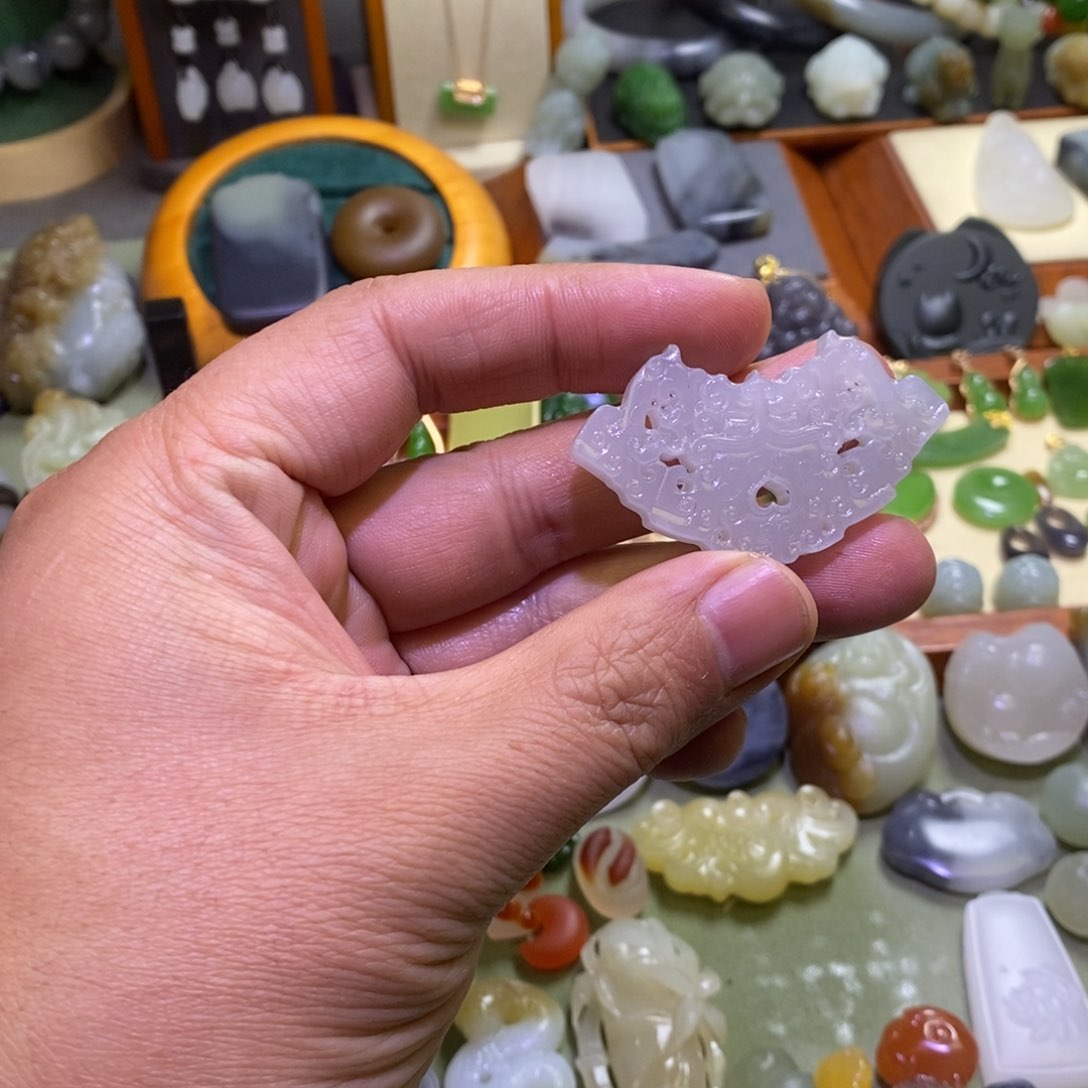 和田玉颈饰未镶嵌定制