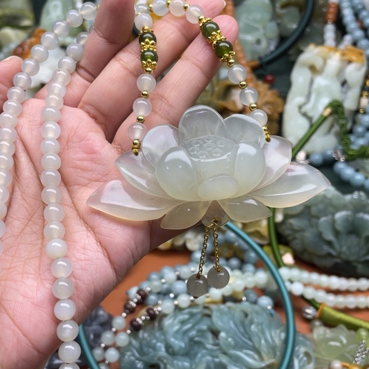 蛇纹石玉吊坠合金