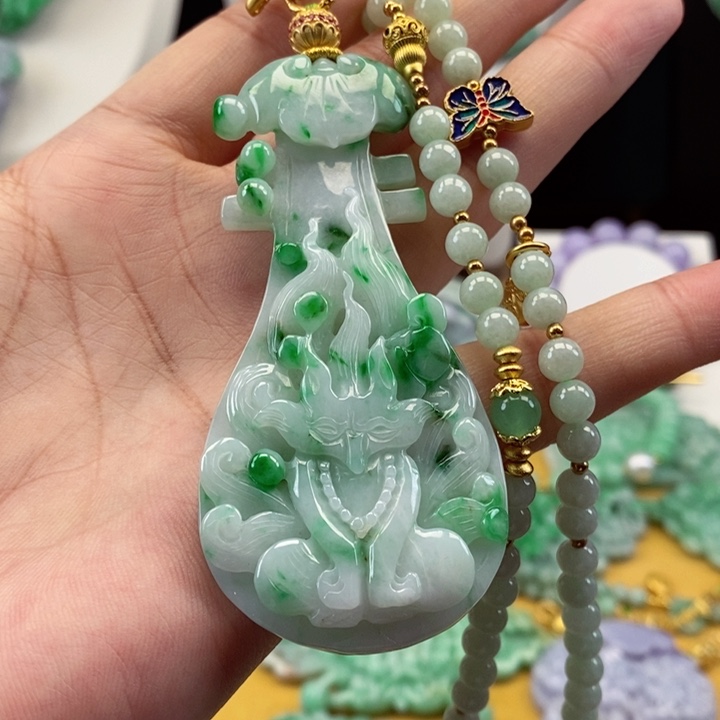翡翠颈饰未镶嵌翡翠吊坠