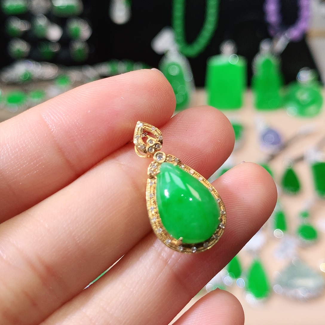 翡翠18K金镶嵌吊坠(不含链)