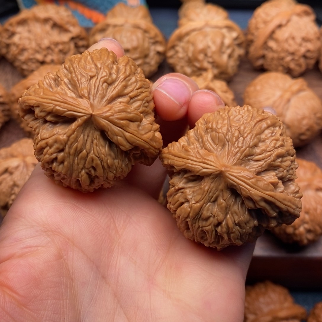 文玩核桃吊坠43球形大南疆