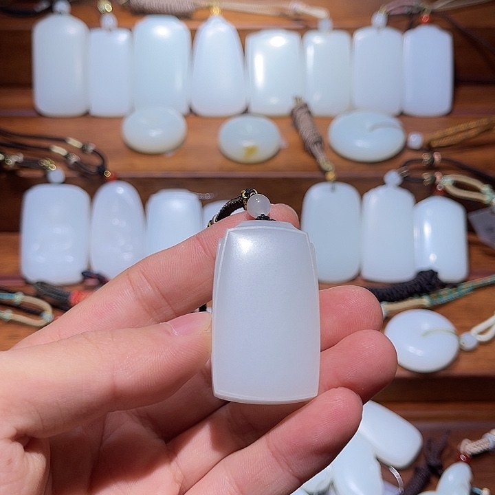 和田玉（糖玉）未镶嵌颈饰