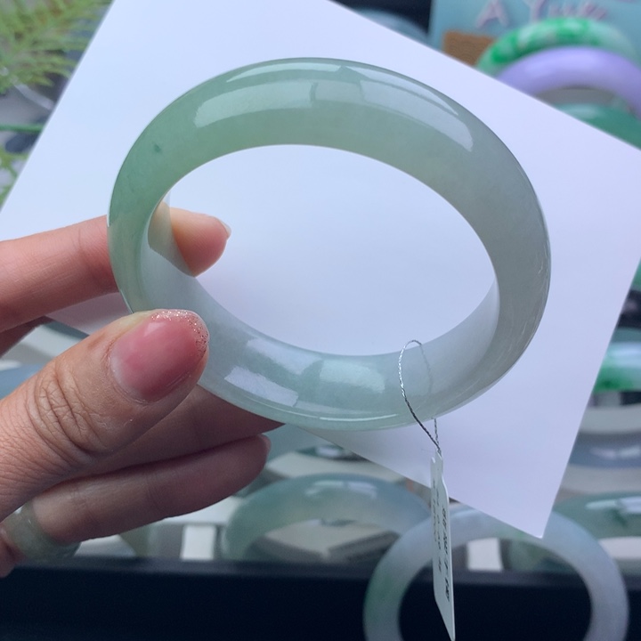 翡翠手镯未镶嵌天然翡翠手镯