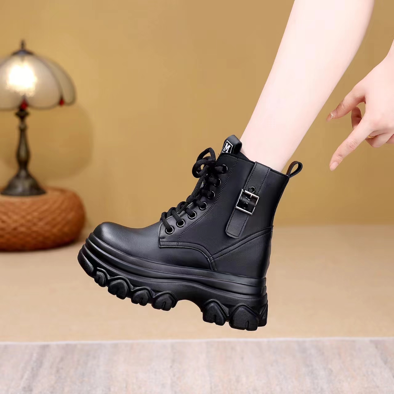 复古女款厚底马丁靴2025年秋冬爆款隐形增高8CM轻便保暖舒服短靴