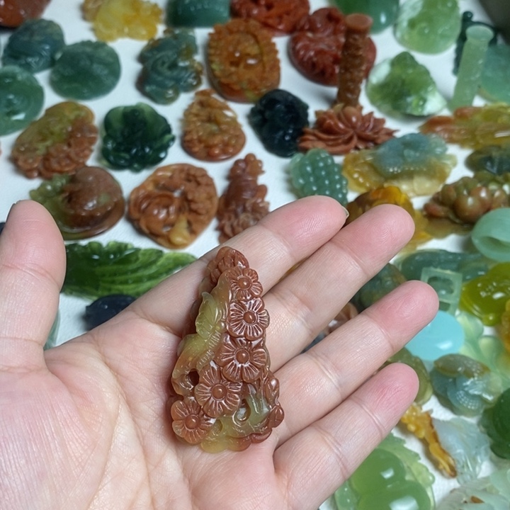 蛇纹石玉颈饰未镶嵌