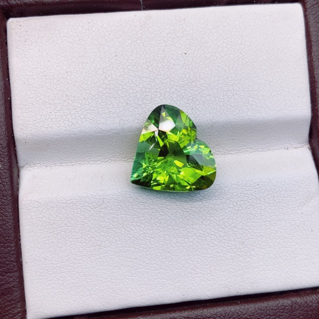 碧玺裸石未镶嵌绿碧玺9克拉13.6*15.5