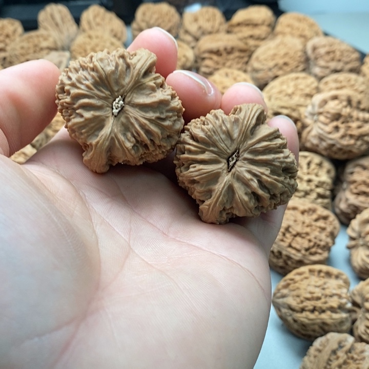 今***八文玩核桃吊坠高炮南疆石