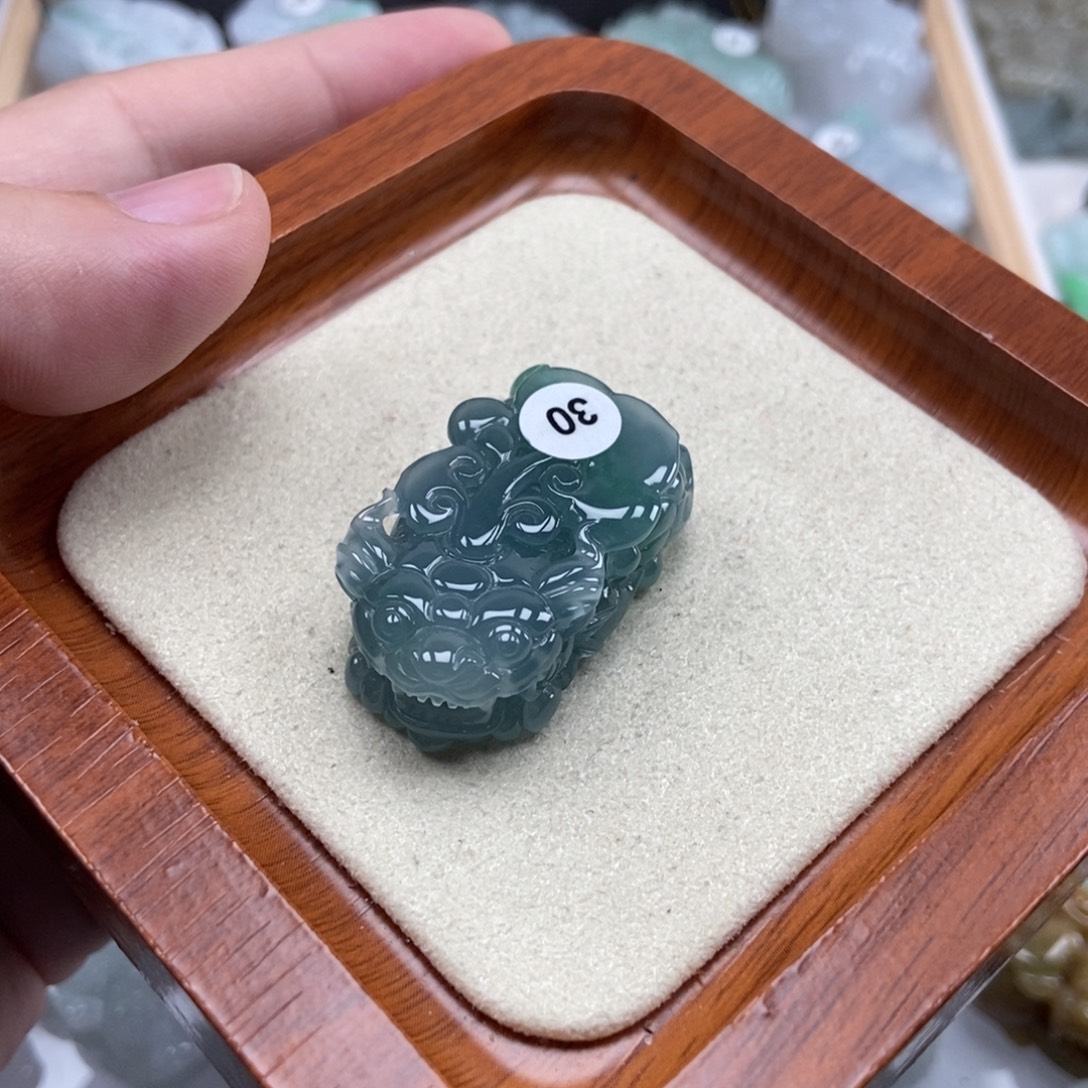 只***你翡翠未镶嵌颈饰如意