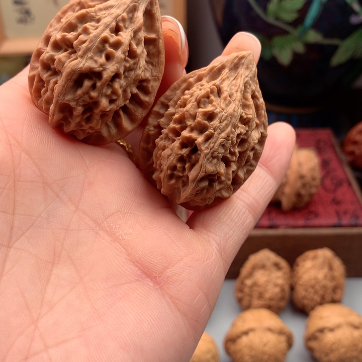 吊坠文玩核桃十三陵鸡心。 全品。 6号