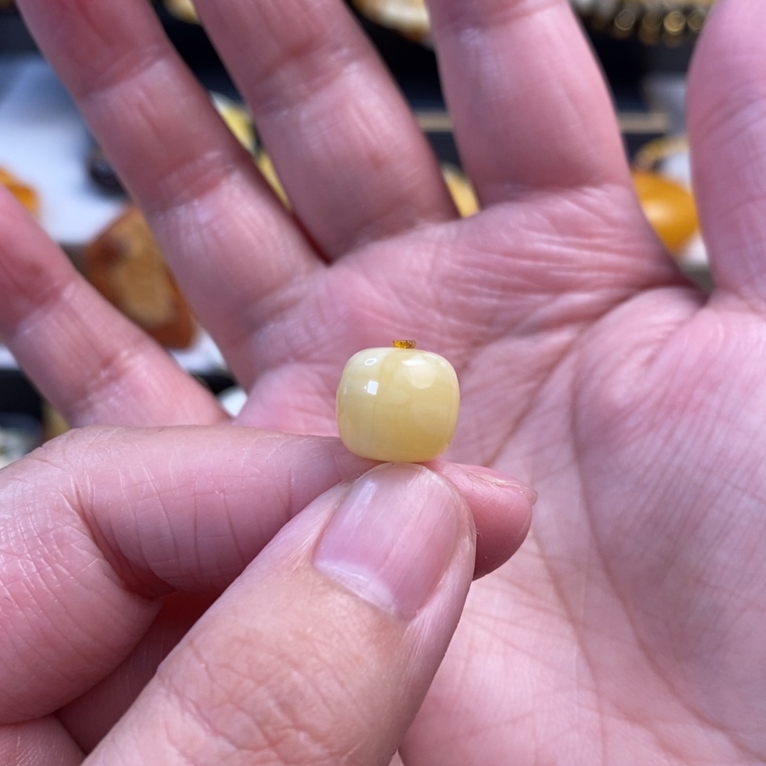 未镶嵌蜜蜡裸石阿尔卑斯奶白单珠11×10