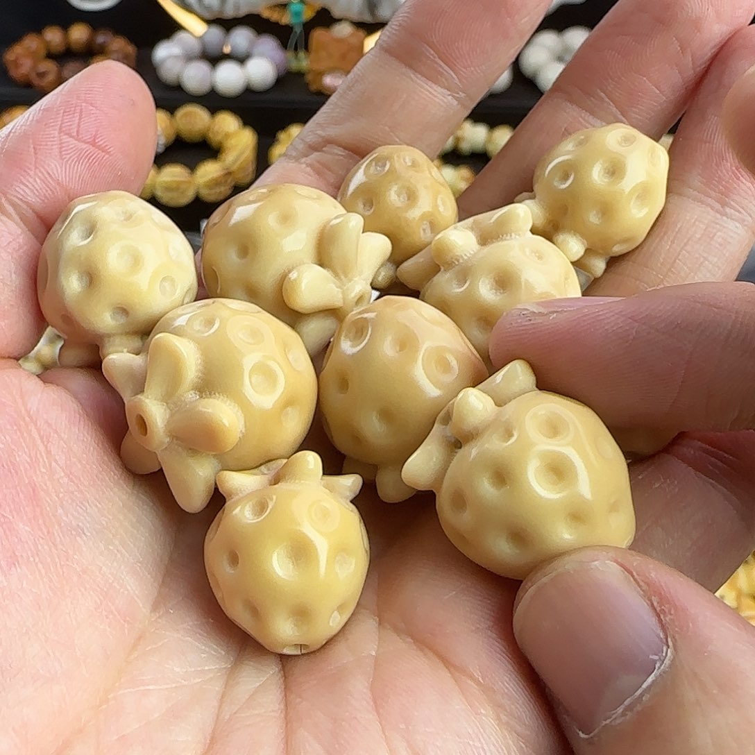 菩提根/象牙果吊坠瑕疵风化草莓3颗