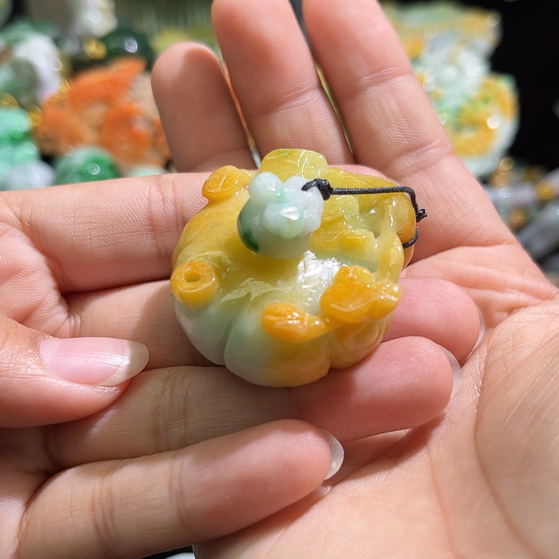 翡翠未镶嵌颈饰待编织
