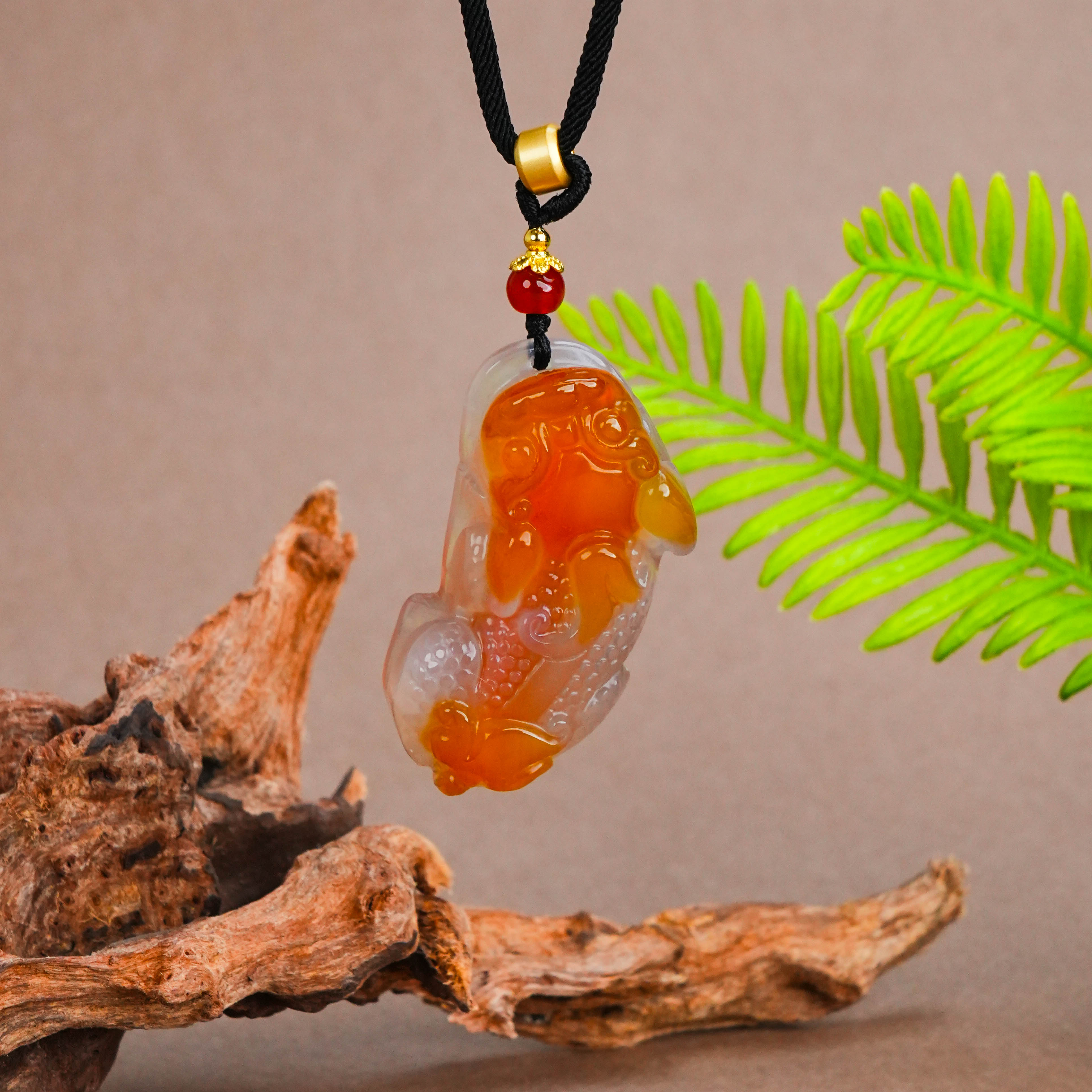 Y-744 天然焦糖色貔貅吊坠 主石约25*50*13mm【配绳 多样性发其一】