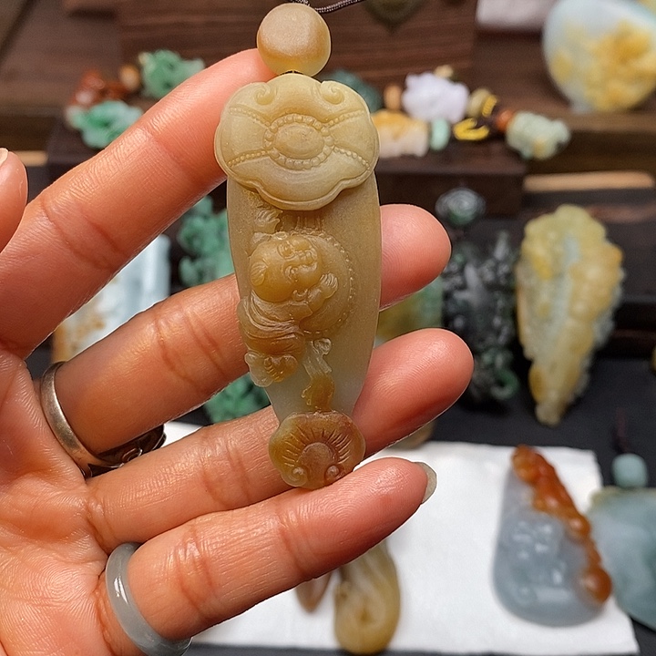 天***室定制翡翠未镶嵌毛货抛光