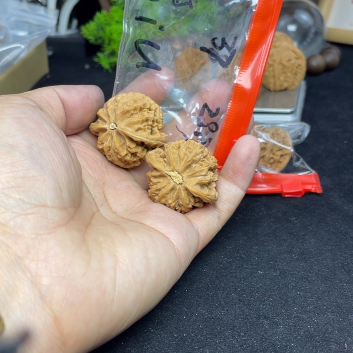 文玩核桃吊坠o*u宫灯