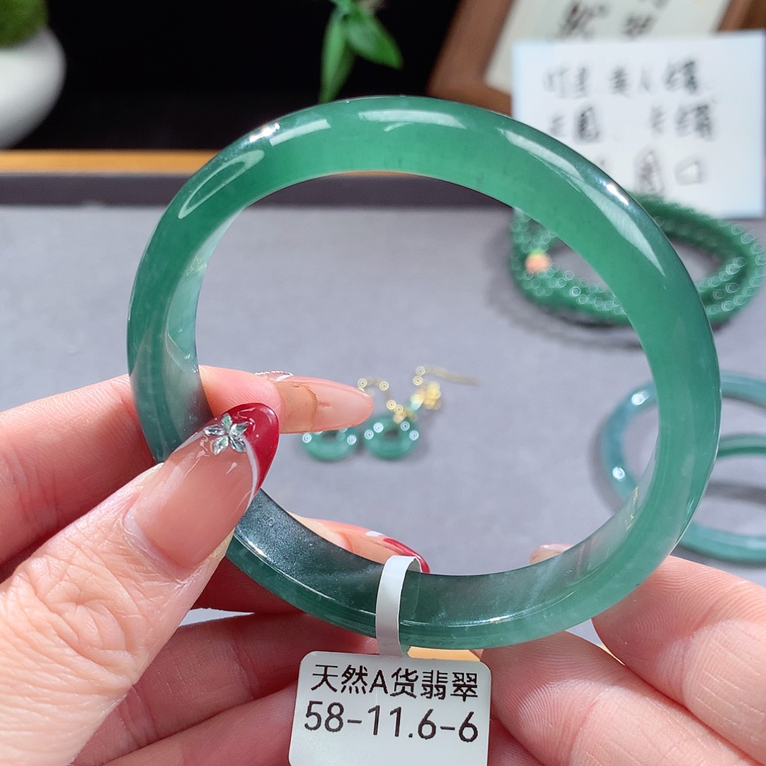 翡翠手镯（圆镯）未镶嵌