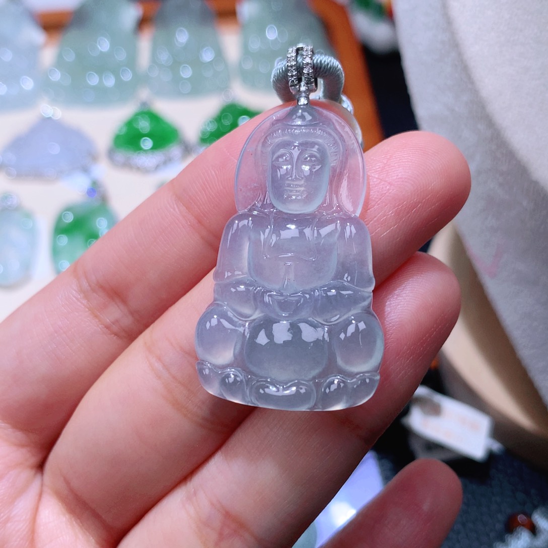 颈饰18K金镶嵌翡翠观音