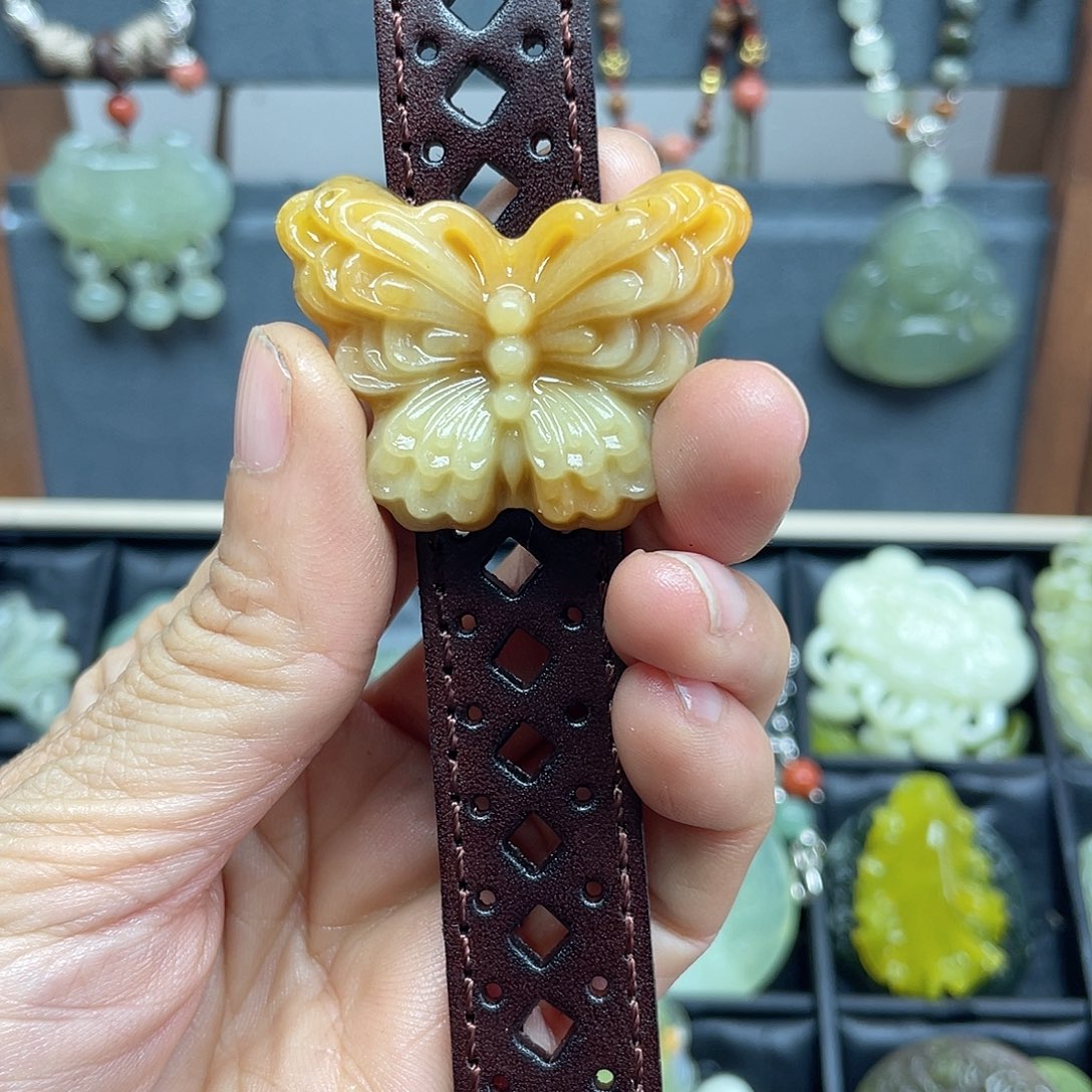 蛇纹石玉未镶嵌颈饰