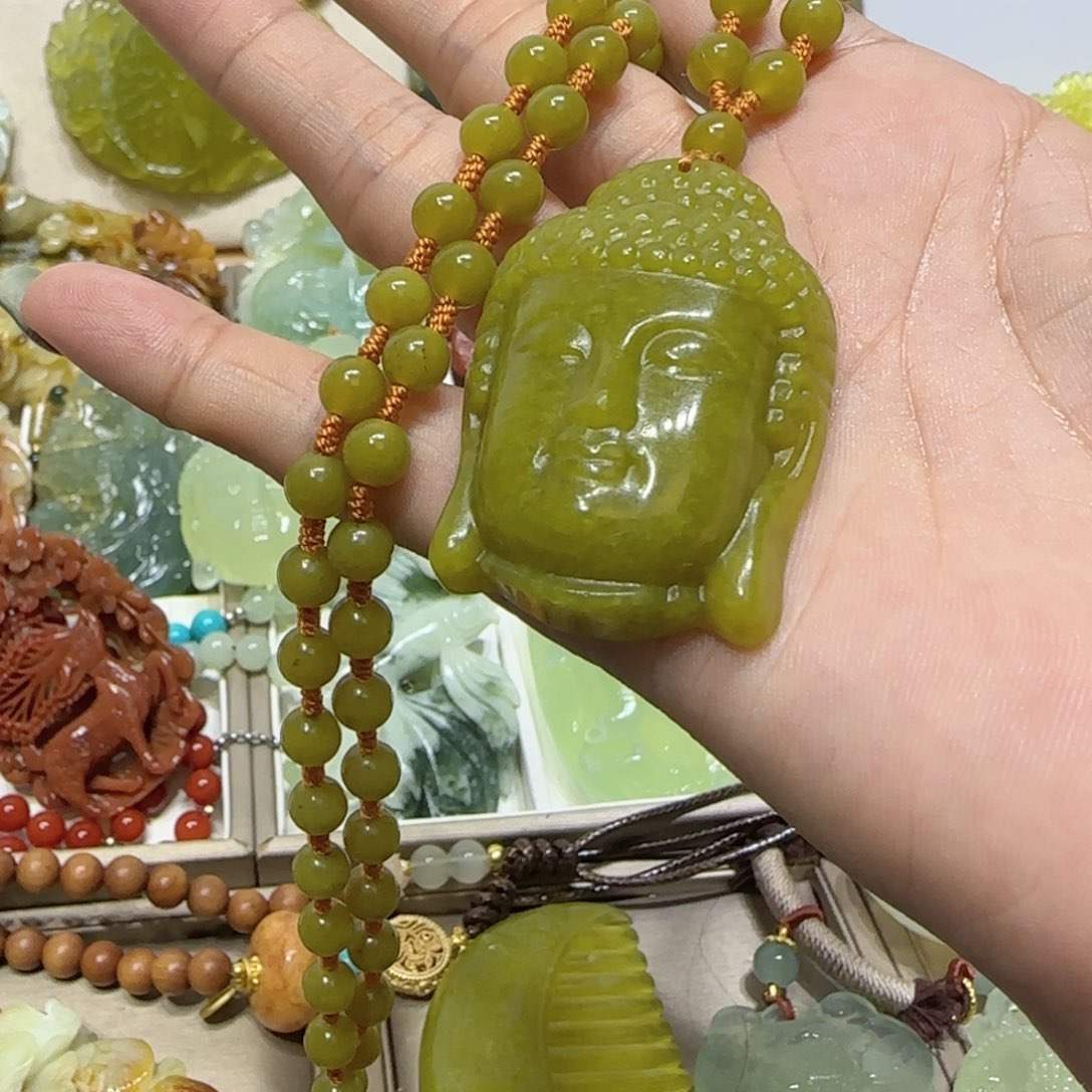 未镶嵌蛇纹石玉吊坠