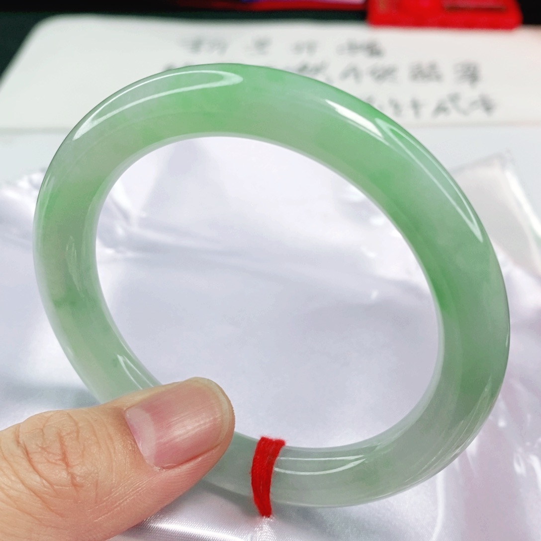 未镶嵌手镯翡翠56.2圈口圆条闭眼冲