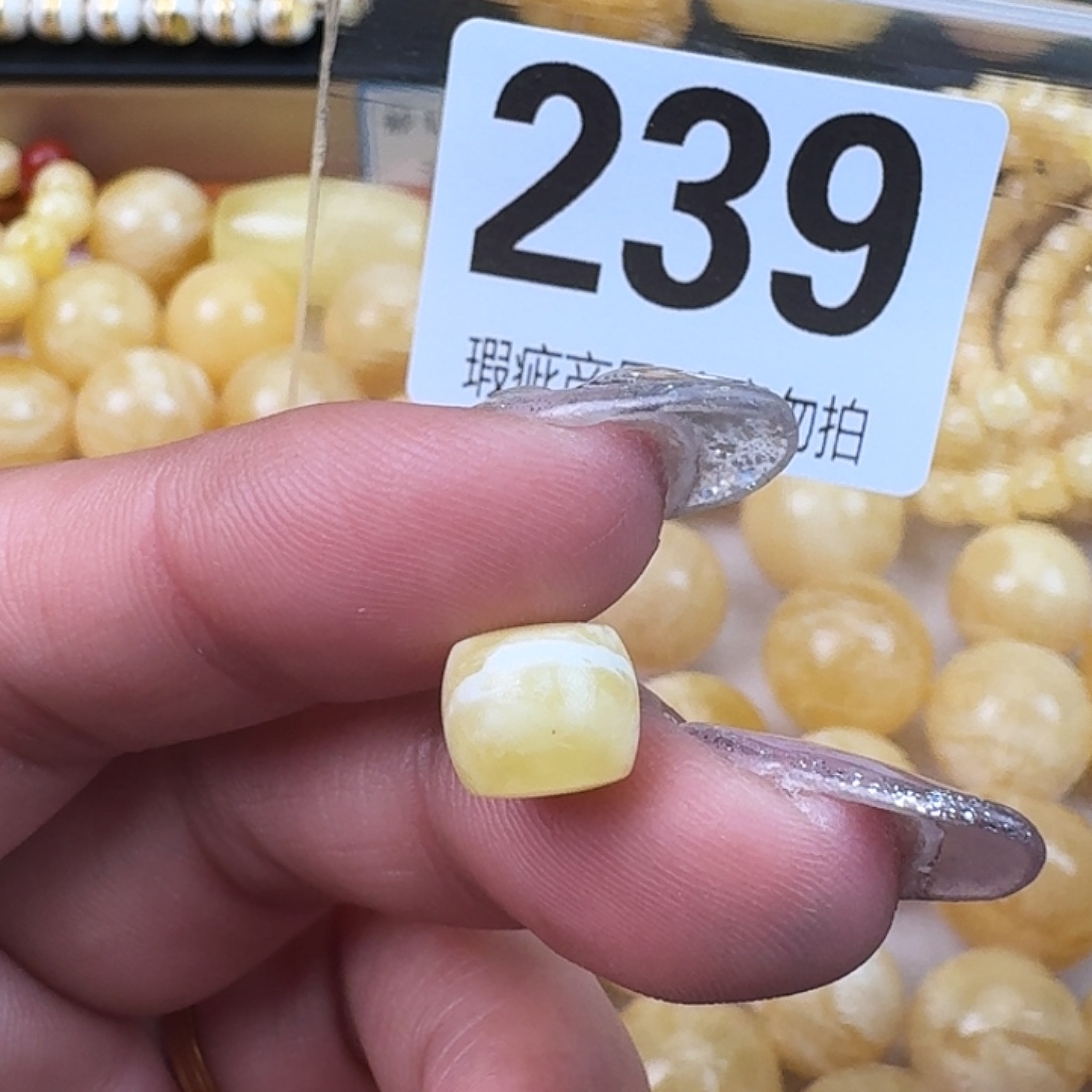 N***琥珀未镶嵌裸石9.4m微微瑕