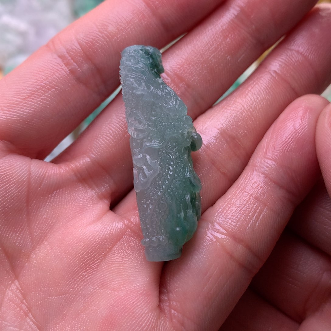 定制翡翠未镶嵌龙柱