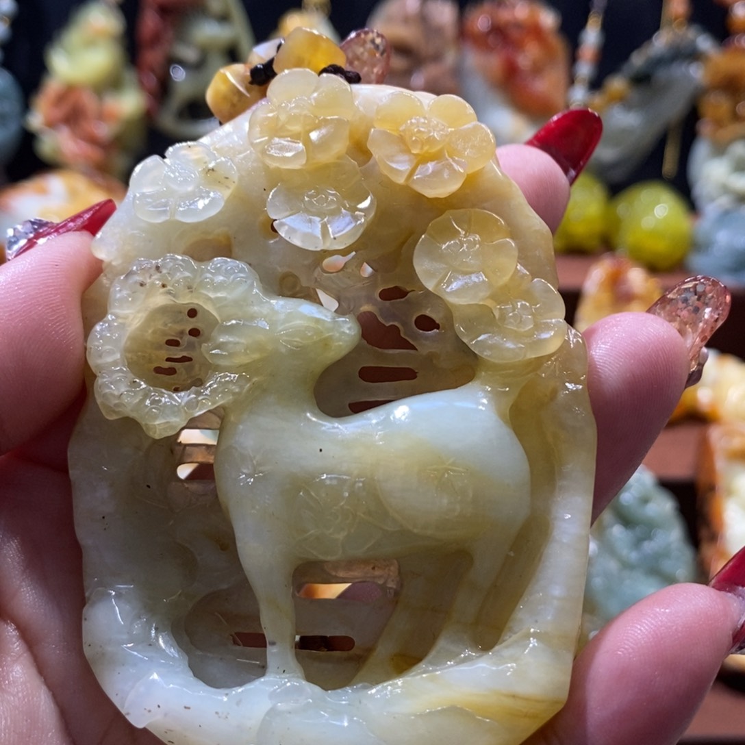 蛇纹石玉颈饰未镶嵌