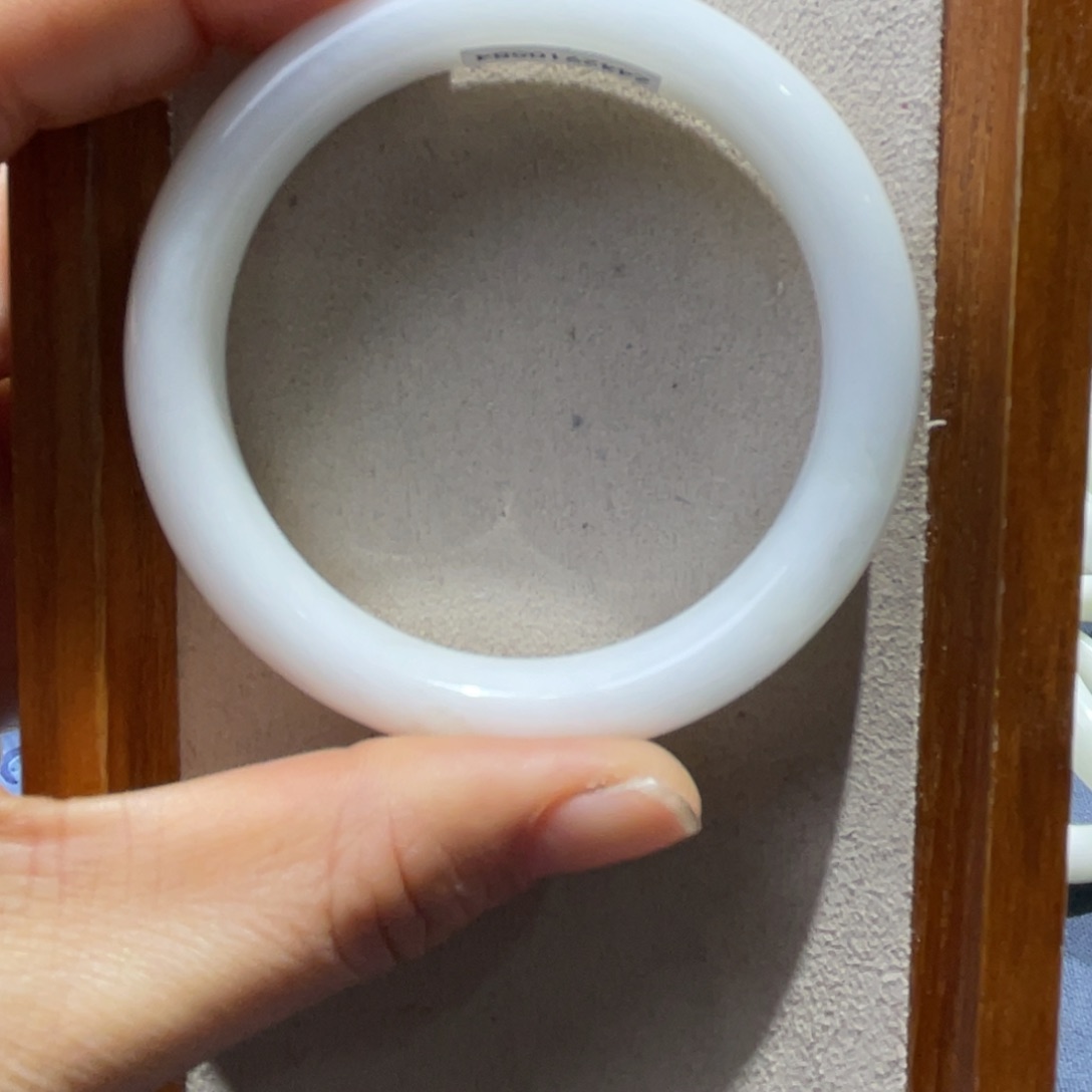 蓝田玉（蛇纹石化大理石玉）手镯未镶嵌八**九