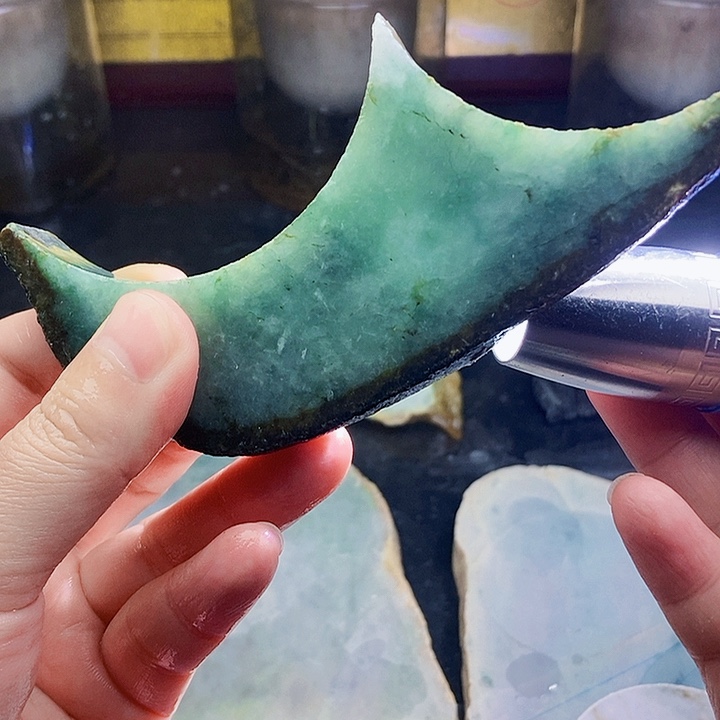 翡翠未镶嵌颈饰毛料17