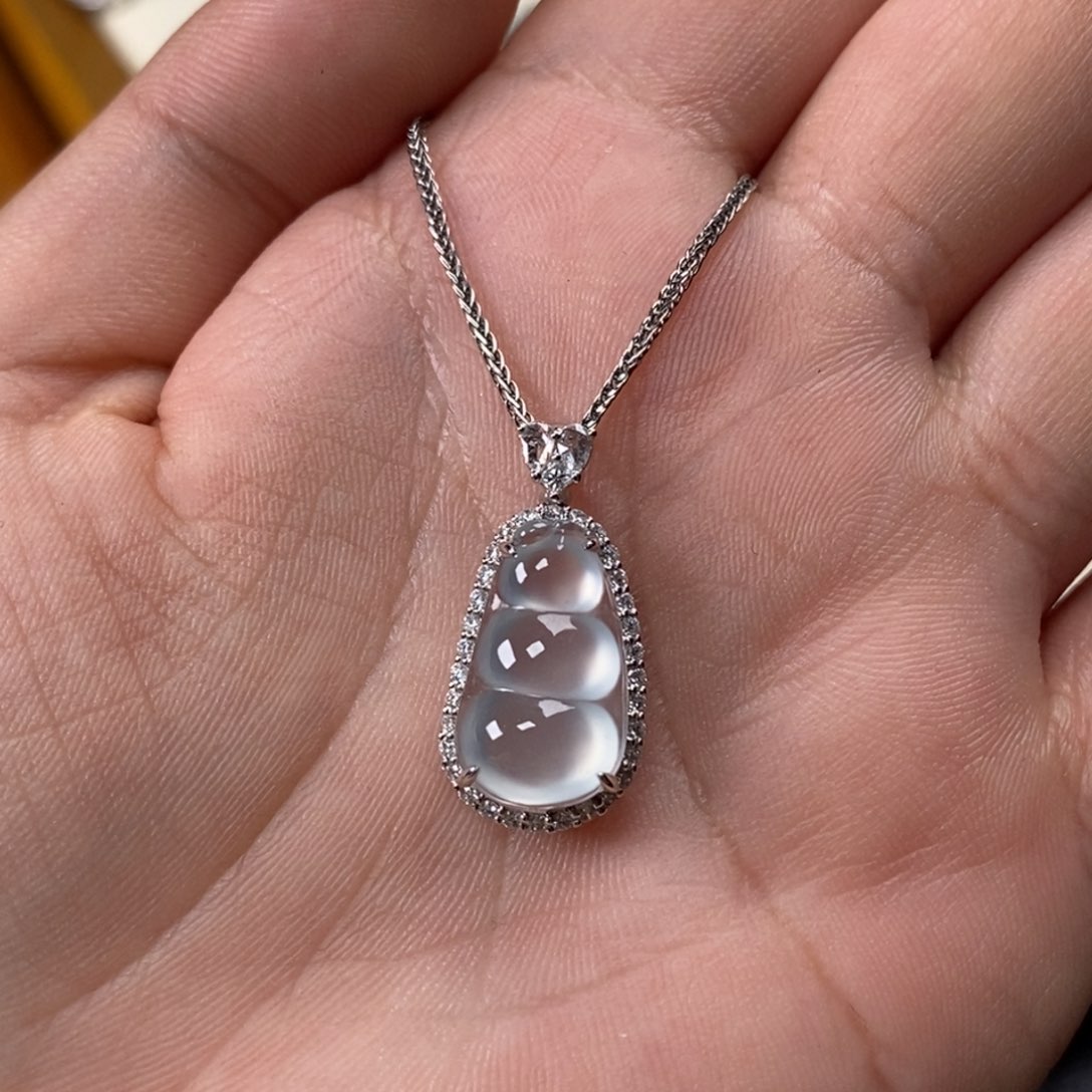 翡翠颈饰18K金镶嵌老坑玻璃种纯白炸光福豆吊坠