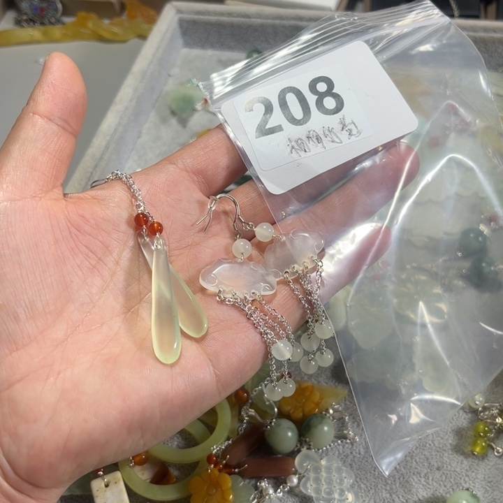 蛇纹石玉耳饰未镶嵌相***?