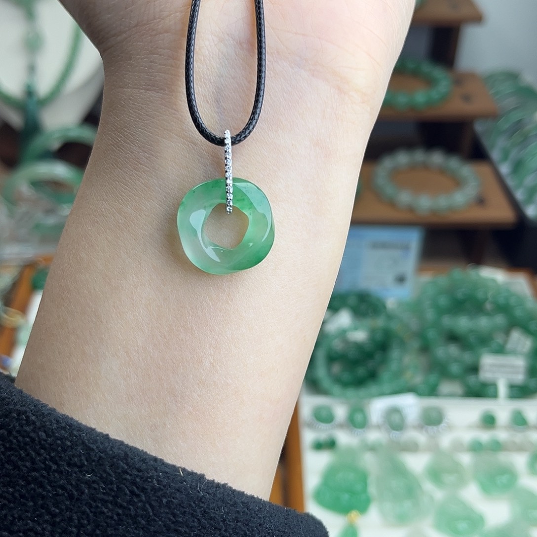 石英质玉（非洲翠）银S925镶嵌吊坠(不含链)扭转乾坤