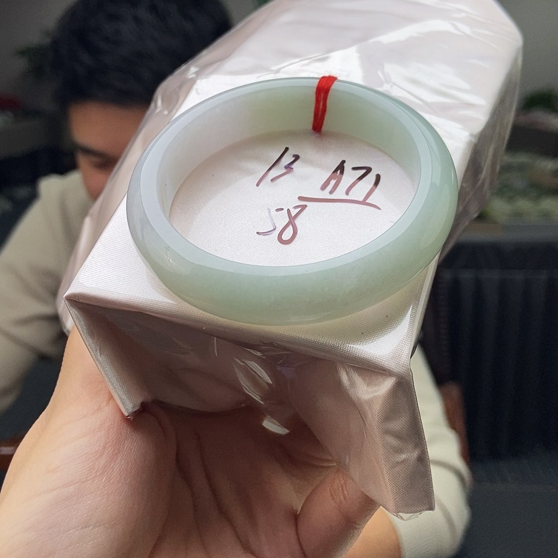 翡翠手镯未镶嵌拍一发一